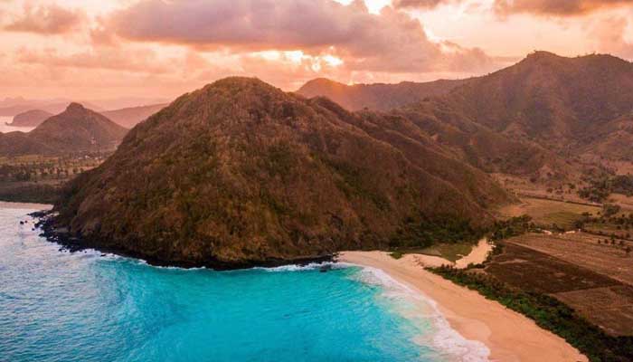 sunset pantai selong belanak